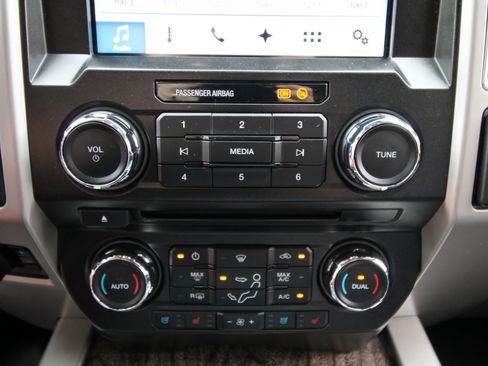 Used 2017 Ford F250 Lariat w/ Lariat Value Package AWD/4WD image 31