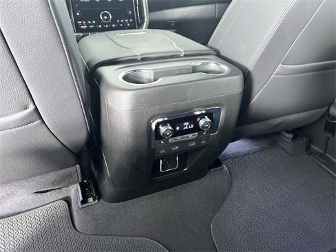 Used 2025 GMC Yukon Denali w/ Denali Reserve Package image 22