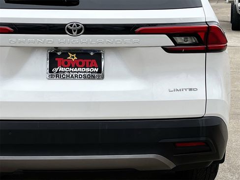 Used 2024 Toyota Grand Highlander AWD Hybrid image 6