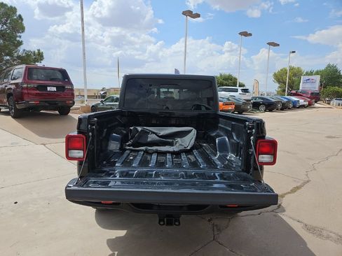 Used 2023 Jeep Gladiator Rubicon w/ Trailer Tow Package AWD/4WD image 7