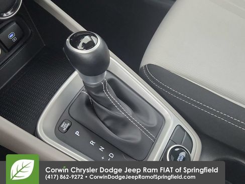 Used 2025 Hyundai Venue SEL FWD image 26