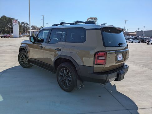 Used 2025 Toyota Land Cruiser image 5