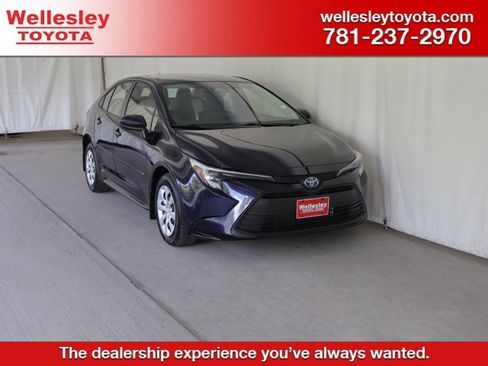 Used 2024 Toyota Corolla LE AWD/4WD image 1