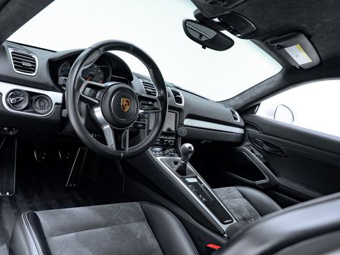 Used 2016 Porsche Cayman GT4 image 2