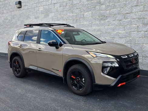 Used 2025 Nissan Rogue SV AWD/4WD image 7