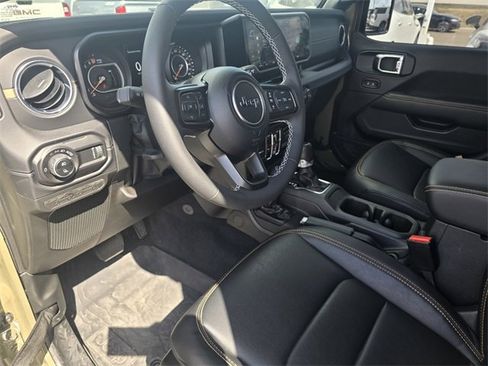 Used 2025 Jeep Gladiator Sport image 22