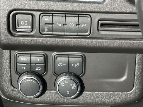 Used 2021 Chevrolet Suburban LS w/ Driver Alert Package image 17