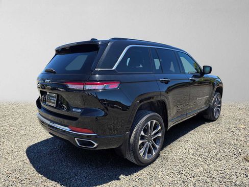 Used 2022 Jeep Grand Cherokee Overland w/ Luxury Tech Group IV AWD/4WD image 3