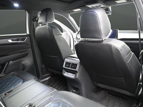 Used 2025 Volkswagen Atlas Cross Sport SEL Premium R-Line AWD/4WD image 25