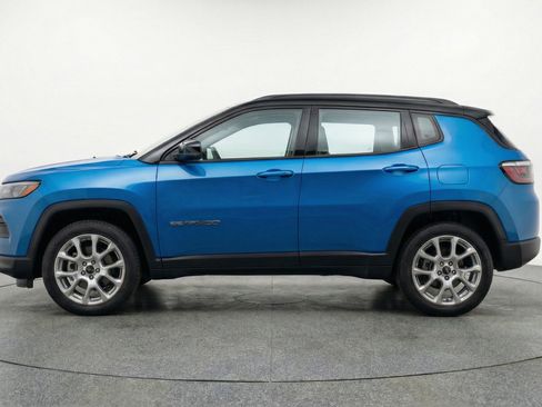 Used 2025 Jeep Compass Limited AWD/4WD image 5