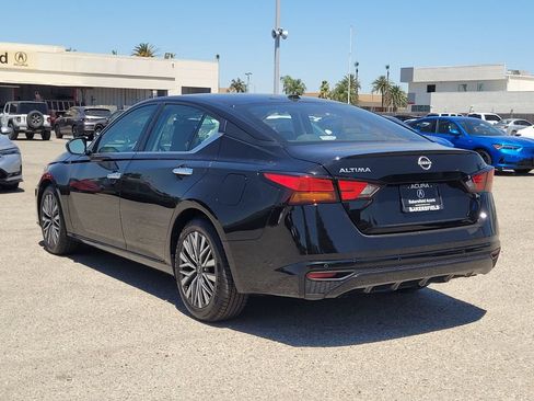 Used 2025 Nissan Altima 2.5 SV FWD image 8