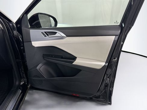 Used 2025 Volkswagen Taos SE image 30