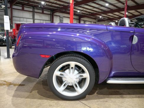 Used 2004 Chevrolet SSR image 9