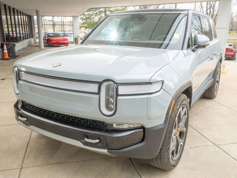 Used 2023 Rivian R1S Launch Edition image 3