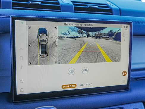 Used 2024 Land Rover Defender 130 X-Dynamic SE image 15