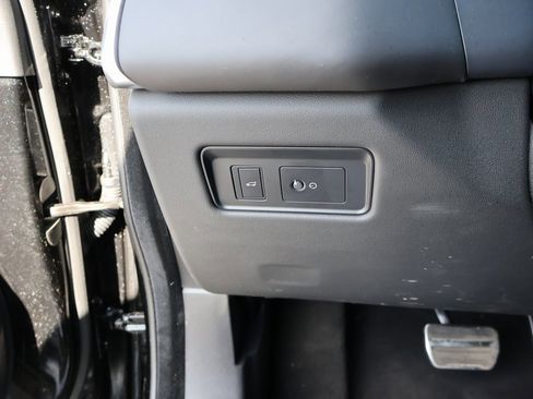 Used 2022 Jaguar F-PACE SVR image 37