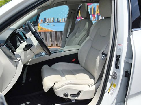 Used 2023 Volvo XC60 B6 Ultimate w/ Protection Package Premier AWD/4WD image 18