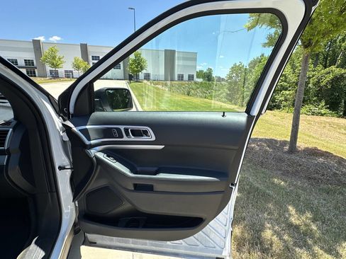 Used 2013 Ford Explorer XLT FWD image 17
