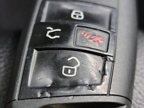 Used 2018 Volkswagen Golf R 4-Door image 31