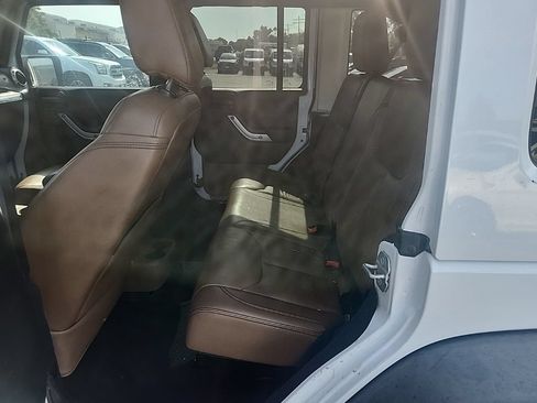 Used 2015 Jeep Wrangler Unlimited Rubicon w/ Connectivity Group AWD/4WD image 20