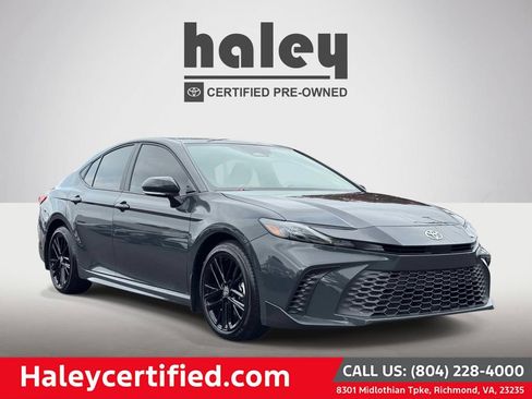 Used 2025 Toyota Camry SE FWD image 1