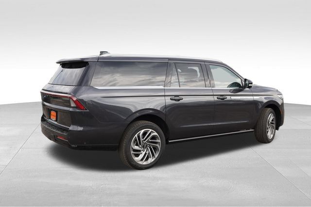 Used 2025 Lincoln Navigator L Reserve AWD/4WD image 4