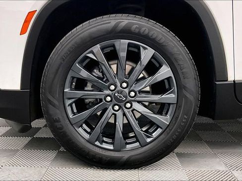 Used 2023 Chevrolet Traverse RS AWD/4WD image 10