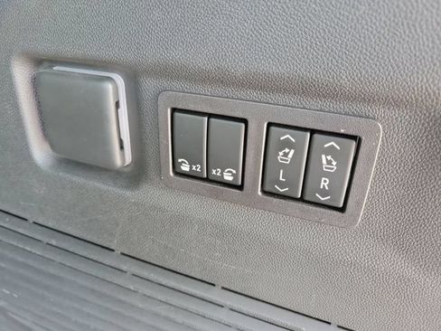 Used 2023 GMC Yukon XL Denali w/ Denali Reserve Package AWD/4WD image 10
