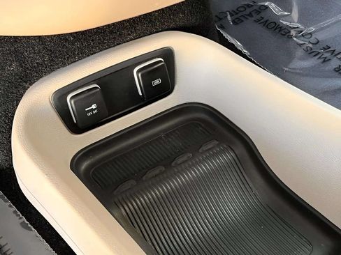 Used 2019 Chrysler Pacifica Touring-L FWD image 24