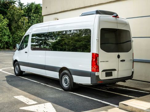 Used 2025 Mercedes-Benz Sprinter 2500 image 5