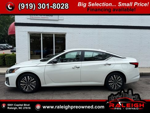 Used 2025 Nissan Altima 2.5 SV FWD image 1