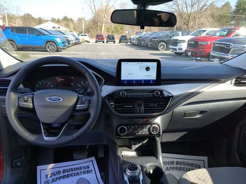 Used 2022 Ford Escape SE w/ SE Sport Appearance Package image 13