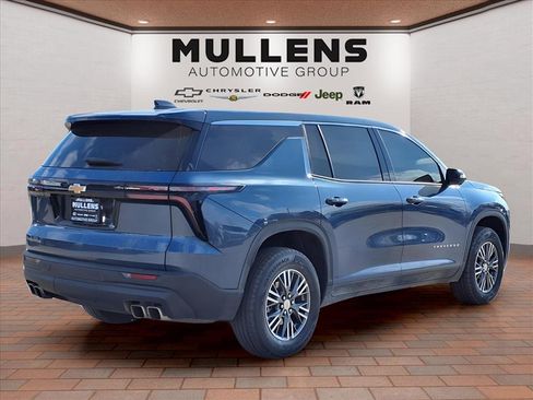 Used 2024 Chevrolet Traverse LS image 5