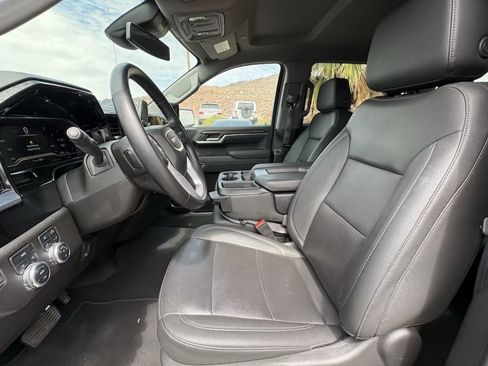 Used 2025 GMC Sierra 1500 SLT AWD/4WD image 9