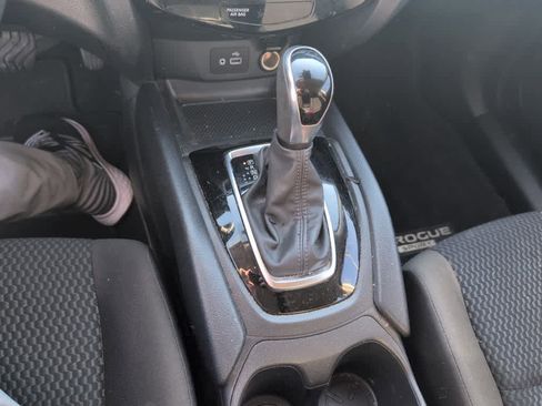 Used 2022 Nissan Rogue Sport S image 11