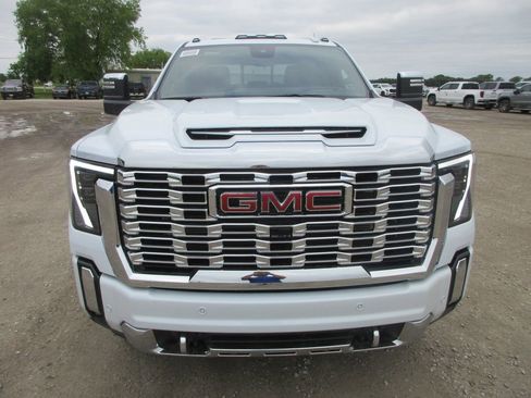 New 2026 GMC Sierra 3500 Denali w/ Denali Reserve Package AWD/4WD image 12