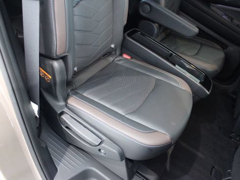 Used 2025 Nissan Pathfinder Platinum AWD/4WD image 25