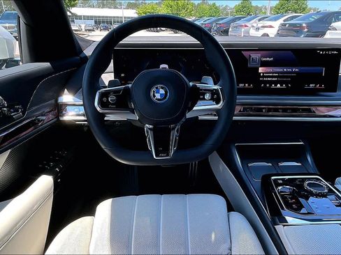 Used 2025 BMW 750e xDrive w/ Executive Package AWD/4WD image 5