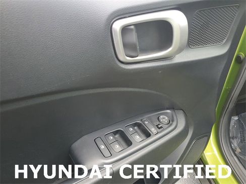 Certified 2023 Hyundai Venue SEL image 12