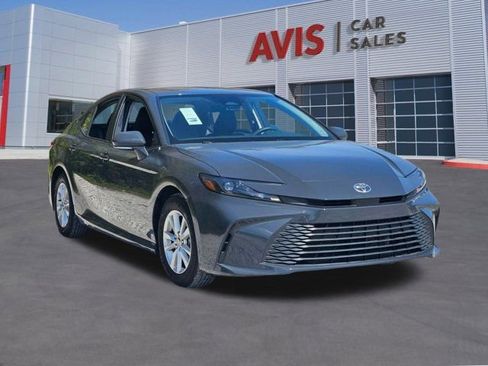 Used 2025 Toyota Camry LE image 3
