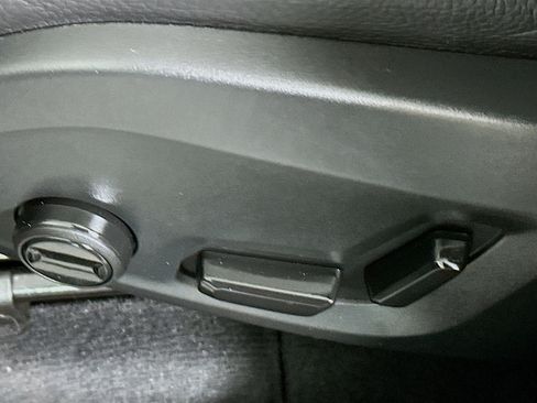 Used 2025 Volvo XC60 B5 Plus image 13