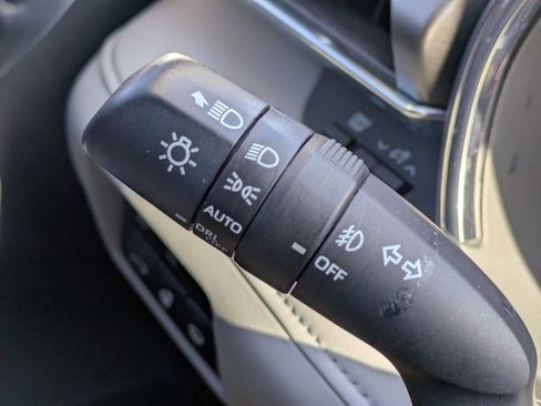 Used 2020 Toyota Highlander Limited image 29