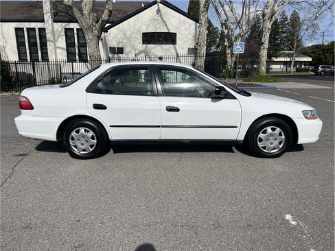 Used 2000 Honda Accord DX image 8