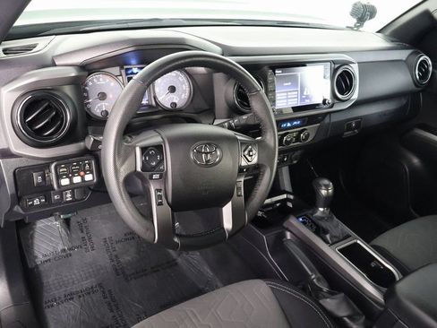Used 2022 Toyota Tacoma TRD Sport w/ Technology Package AWD/4WD image 7