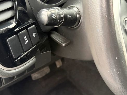 Used 2019 Mitsubishi Outlander ES image 18