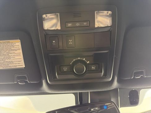 Used 2018 Toyota Tacoma TRD Off-Road AWD/4WD image 25