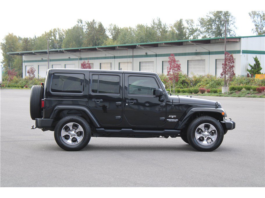 Used 2017 Jeep Wrangler Unlimited Sahara w/ Connectivity Group AWD/4WD image 2
