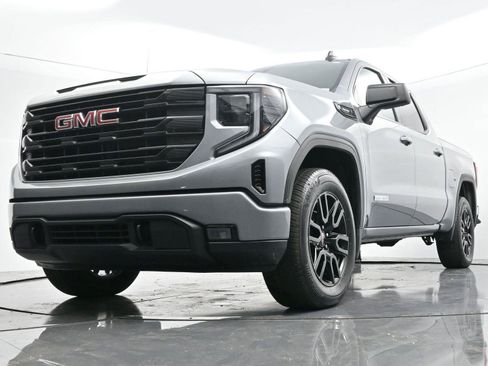 Used 2025 GMC Sierra 1500 Elevation image 46
