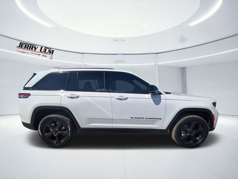 New 2025 Jeep Grand Cherokee Limited w/ Black Appearance Package image 2