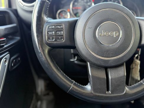 Used 2014 Jeep Wrangler Unlimited Rubicon w/ Dual Top Group AWD/4WD image 26